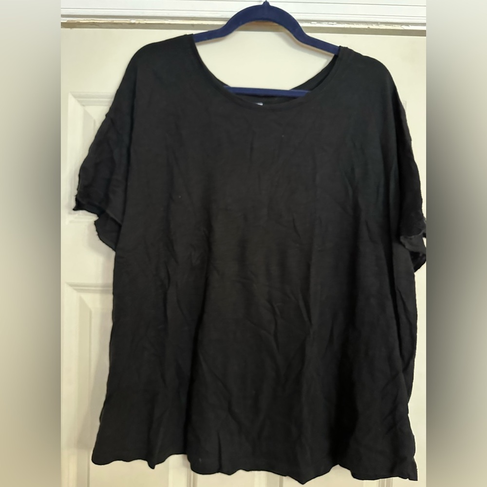 Women’s short sleeve top. Size XXL. Black. Used. Very good condition. Old Navy